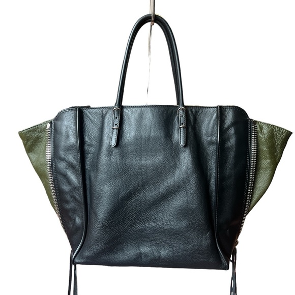 Balenciaga A5 Zip Around Tote - Picture 2 of 12